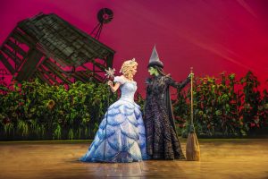 Wicked London blog théâtre critique avis Londres comédie musicale Sophie Evans and Alice Fearn_Photo Matt Crockett