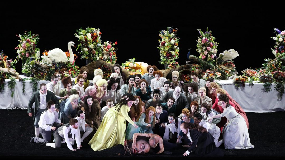 SAUL, Oratorio de G.F. Haendel, Direction musicale Laurence Cummings, Mise en scene Barrie Kosky, Choregraphie Otto Pichler, Costumes et decors Katrin Lea Tag, Lumieres Joachim Klein, Orchestre et Choeur Les Talens Lyriques, Theatre du Chatelet le 19 janvier 2020. Avec : Christopher Purves (Saul), Karina Gauvin (Merab), Anna Devin (Michal), David Shaw (remplacant) (Jonathan), Christopher Ainslie (David), Stuart Jackson (Le Grand Pretre, Doeg, Abner), John Graham Hall (La sorciere d’Endor) Danseurs : Robin Gladwin, Ellyn Hebron, Merry Holden, Edd Mitton, Gareth Mole, Yasset Roldan (photo by Patrick Berger)