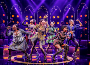 six london west end quatrieme mur critique avis comédie musicale broadway