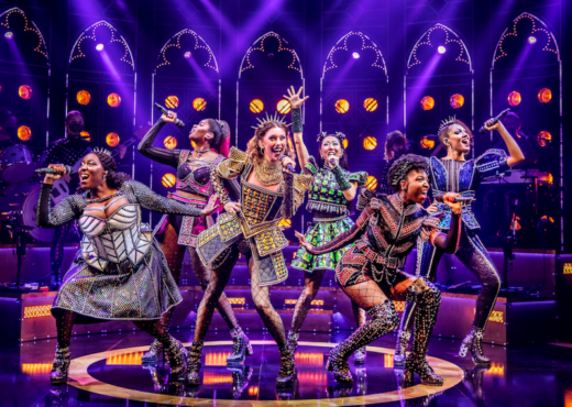 six london west end quatrieme mur critique avis comédie musicale broadway