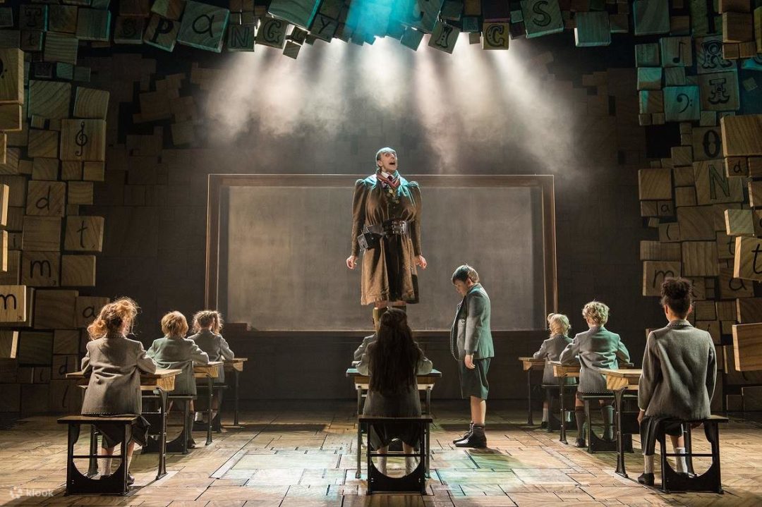 Matilda The Musical Show London Londres Critiques Avis quatrieme mur blog broadway comédie musicale